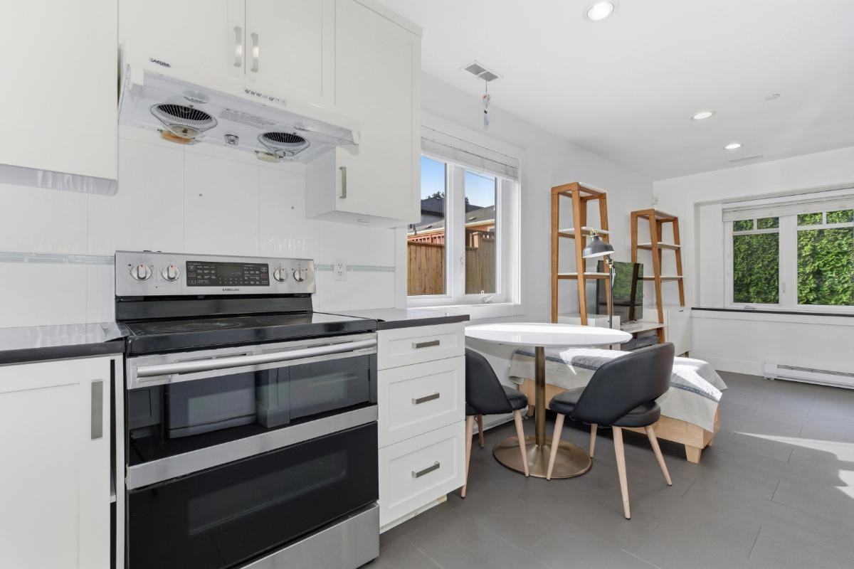 6898 Laurel Street - Photo 4 of 22