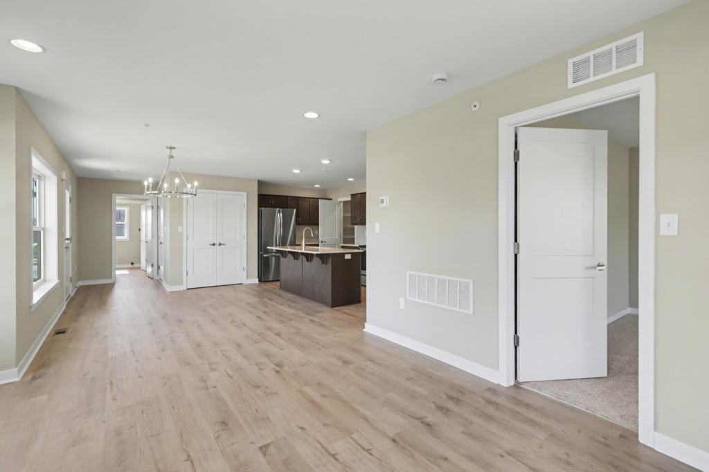 7213 White Oak Blvd - Photo 6 of 22