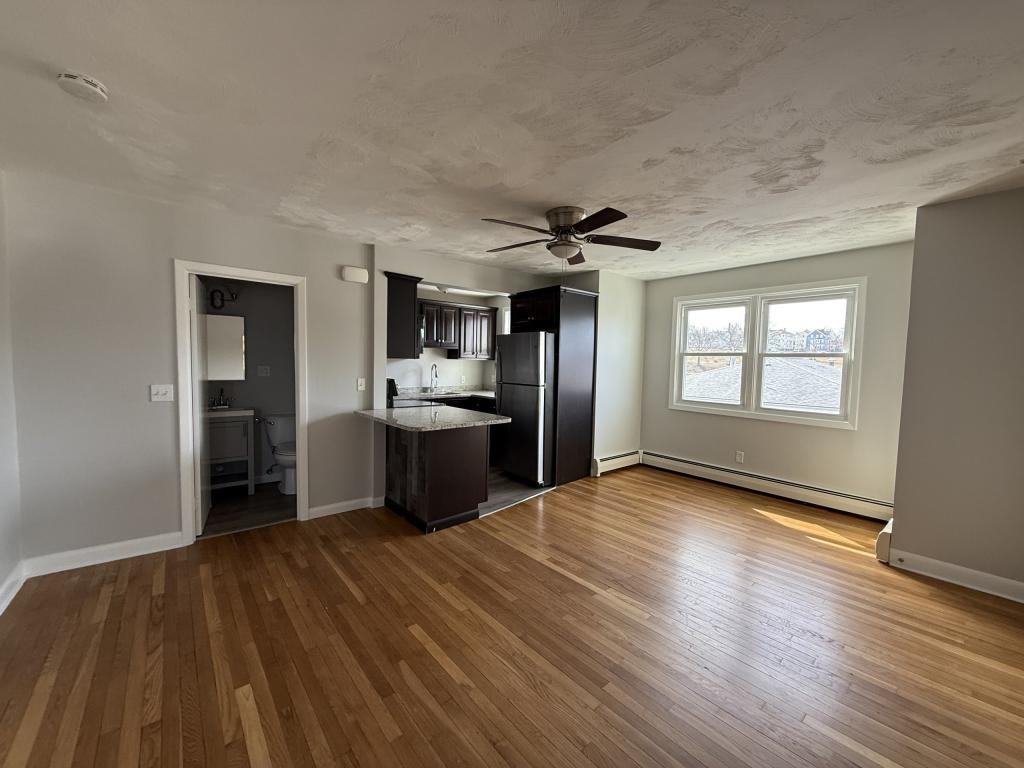 39 Beacon St - Photo 2 of 9