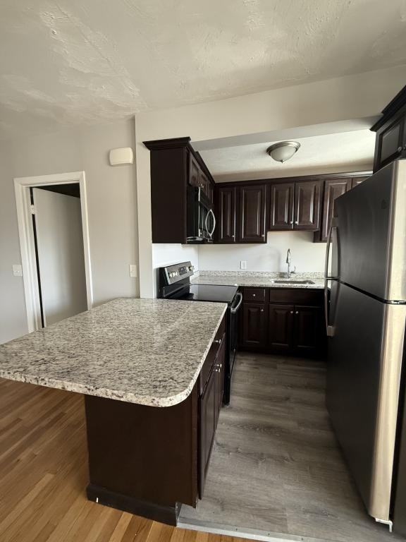 39 Beacon St - Photo 3 of 9