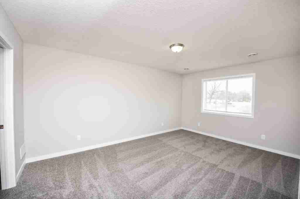 11525 37th Ave Se - Photo 2 of 15