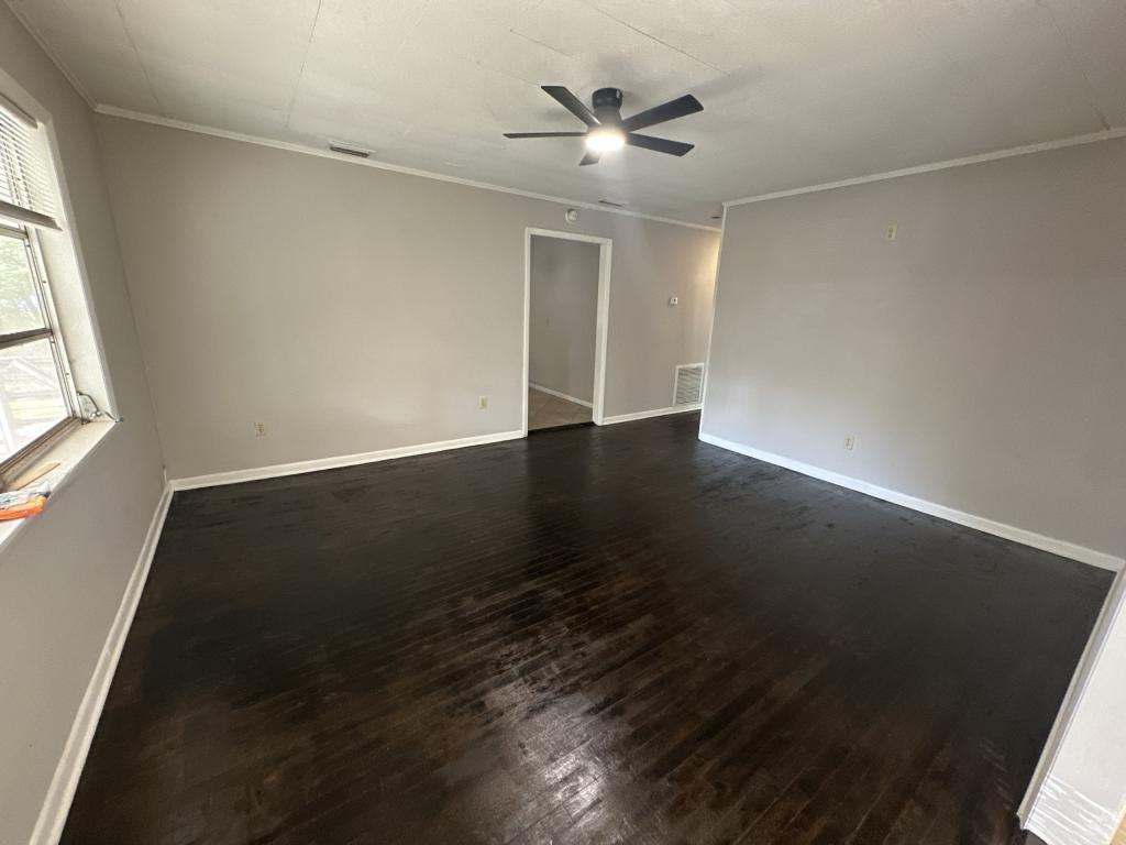 1315 Ne 53rd St - Photo 5 of 6