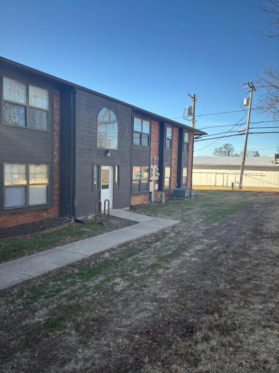 1221 S Park Ave - Photo 3 of 20