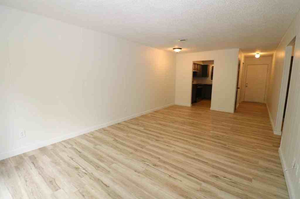 1221 S Park Ave - Photo 7 of 20