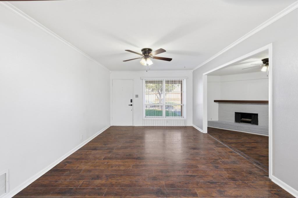 106 N 9th St - Photo 3 of 20