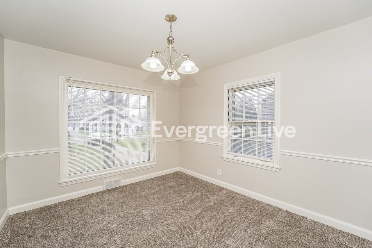 6904 Glenwood Ave - Photo 4 of 15