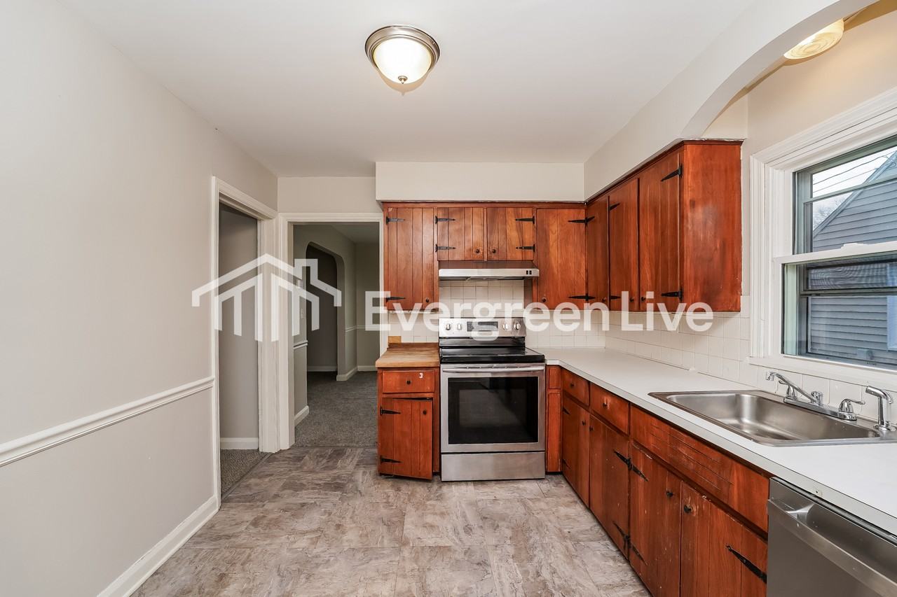 6904 Glenwood Ave - Photo 6 of 15