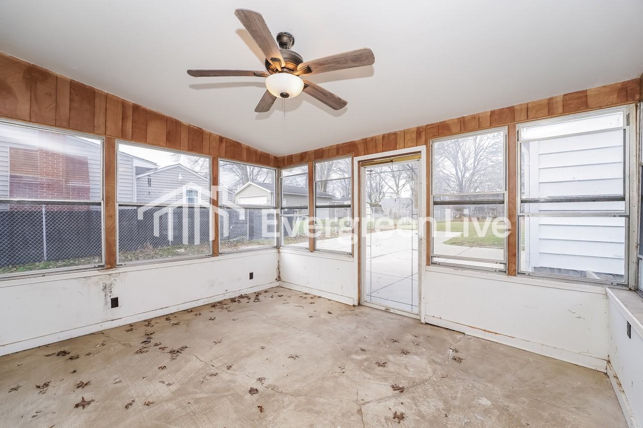 6904 Glenwood Ave - Photo 7 of 15