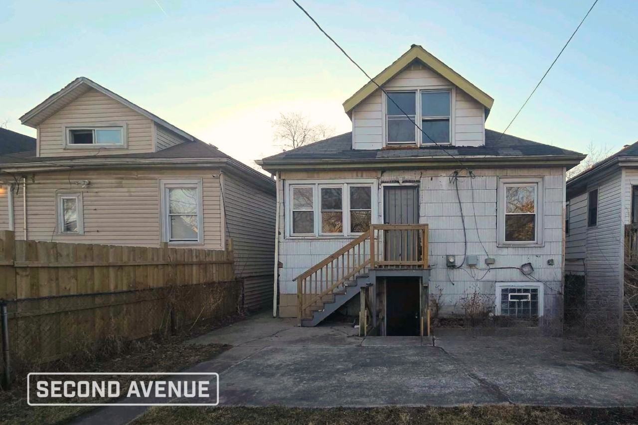 9209 S Blackstone Ave - Photo 2 of 5