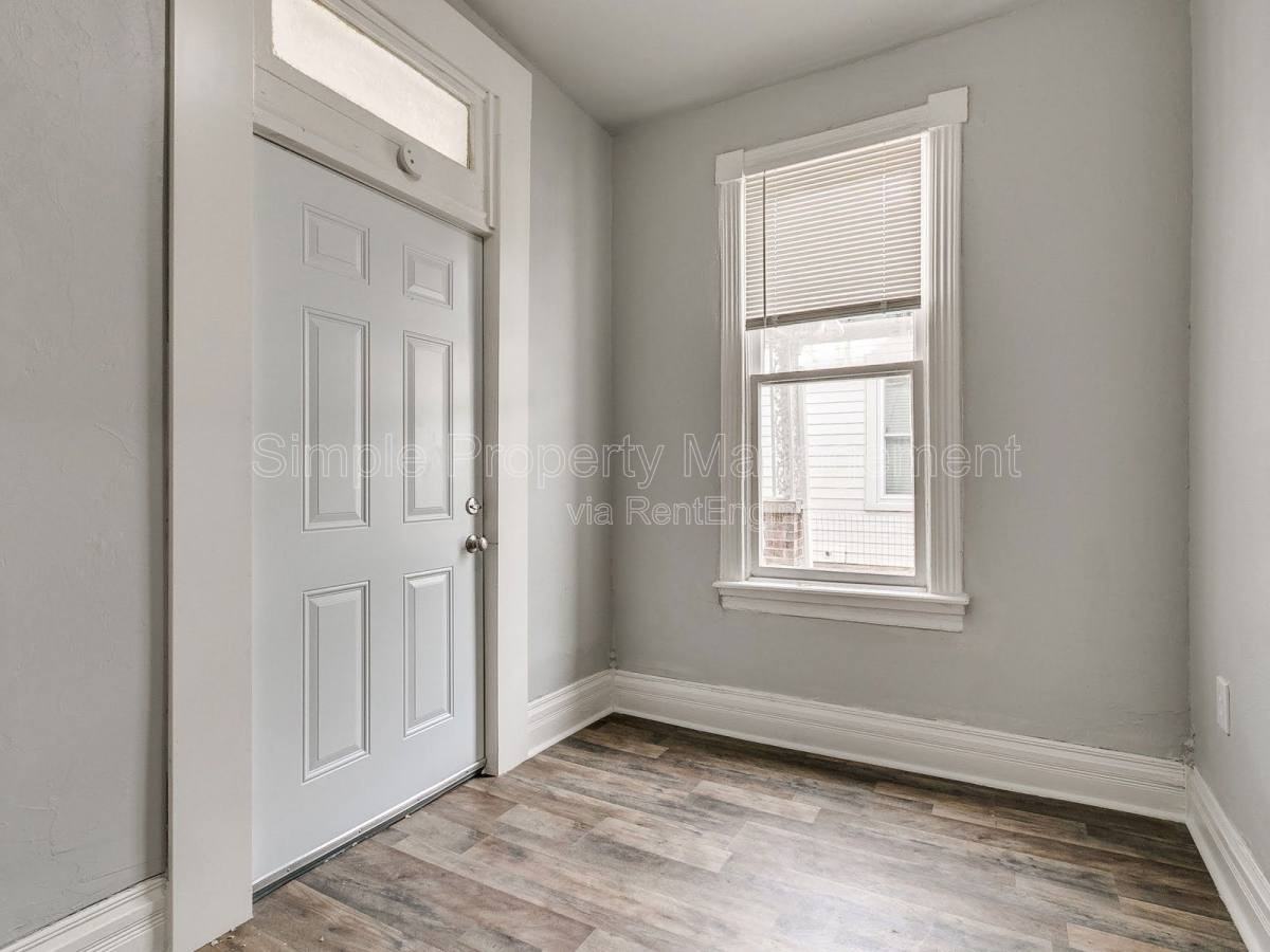 611 E Springer Ave - Photo 2 of 10