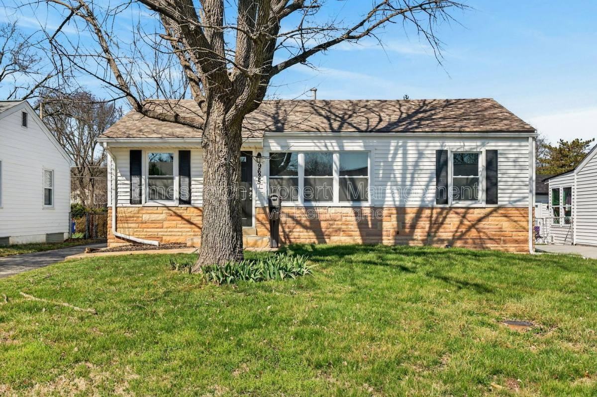 9625 Theodosia Ave - Photo 2 of 6
