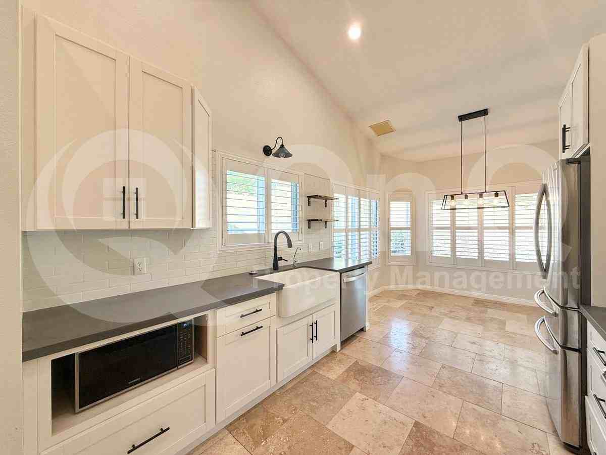 19425 N 14th Pl - Photo 3 of 10