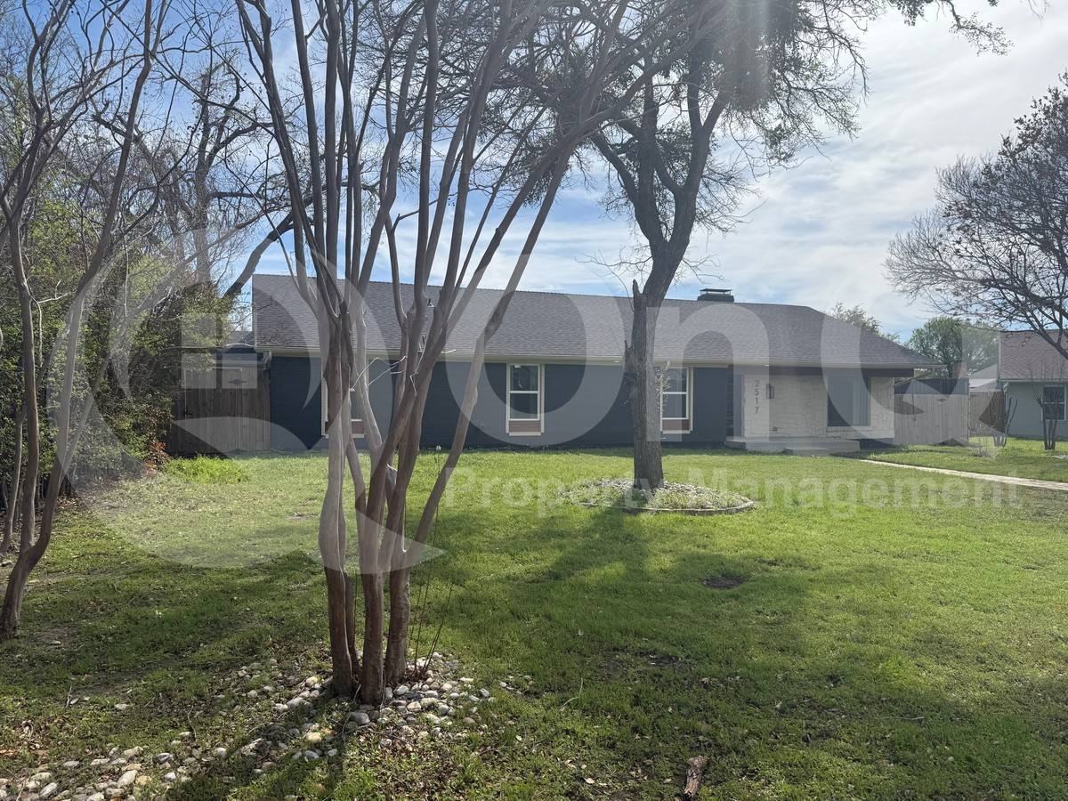 2517 Canterbury Ct - Photo 2 of 10