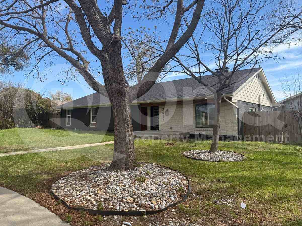 2517 Canterbury Ct - Photo 3 of 10