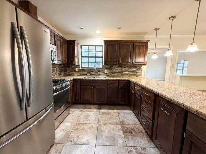 4203 Fallen Oaks Dr - Photo 2 of 15