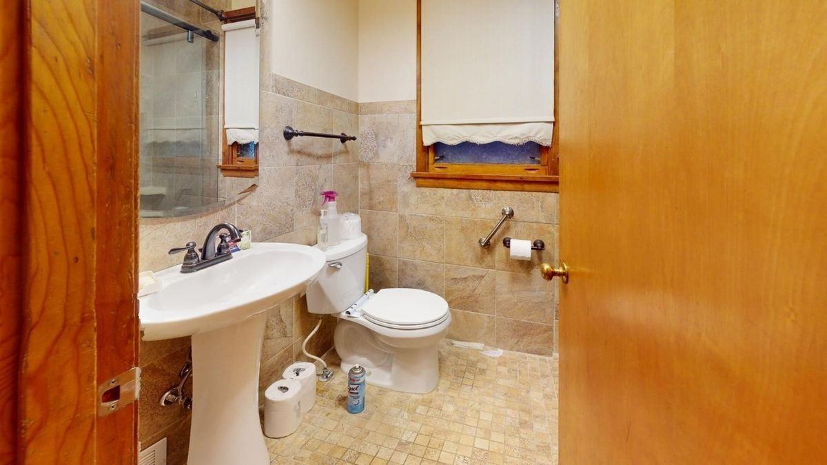 4610 Darcie Dr - Photo 3 of 17