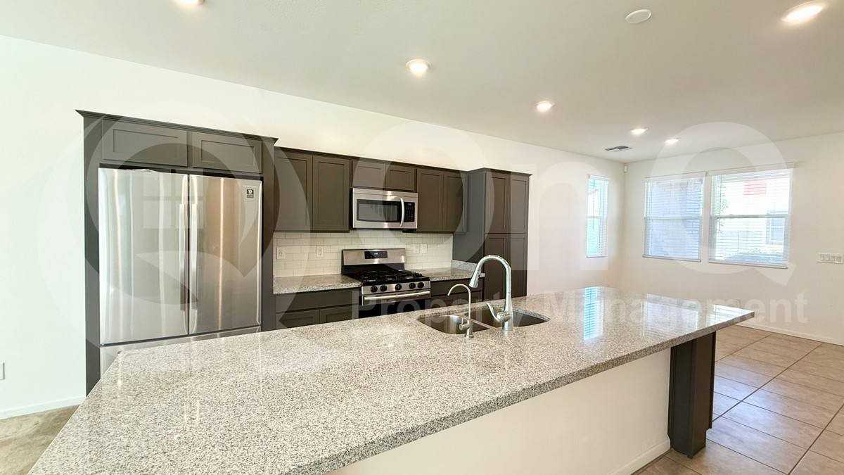1927 W 21st Ave - Photo 3 of 10
