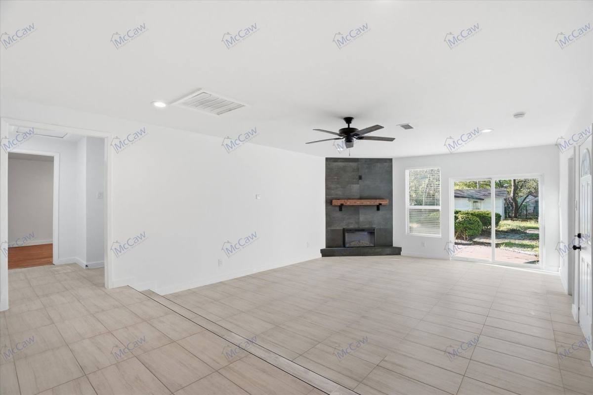 2228 Goldenrod Ave - Photo 3 of 10