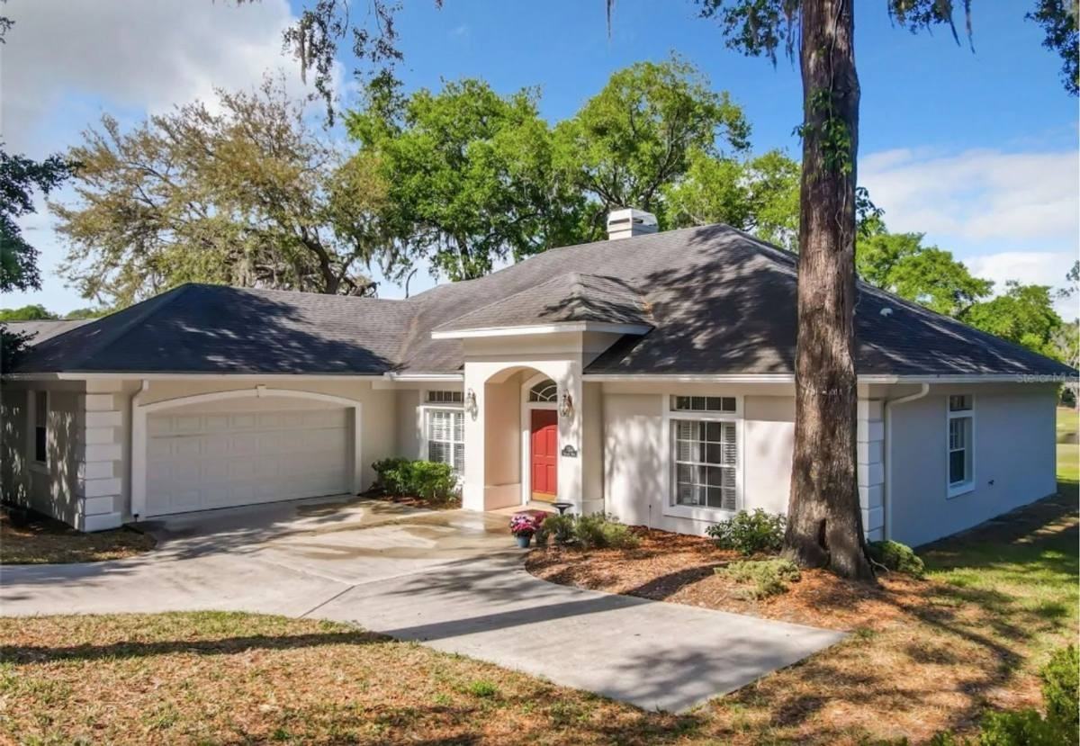 2054 Sawgrass Dr - Photo 2 of 10