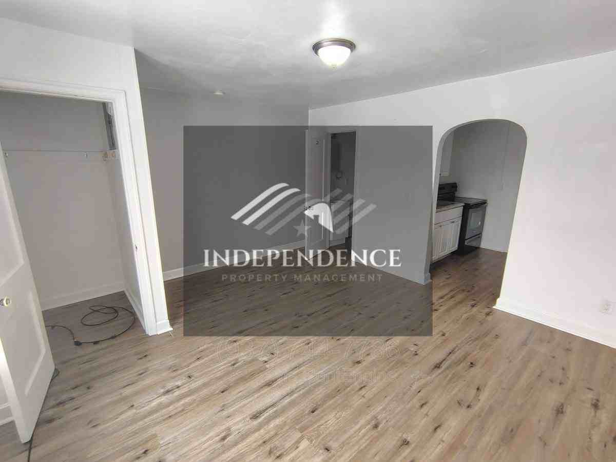 408 N Wayne St #13 - Photo 3 of 10