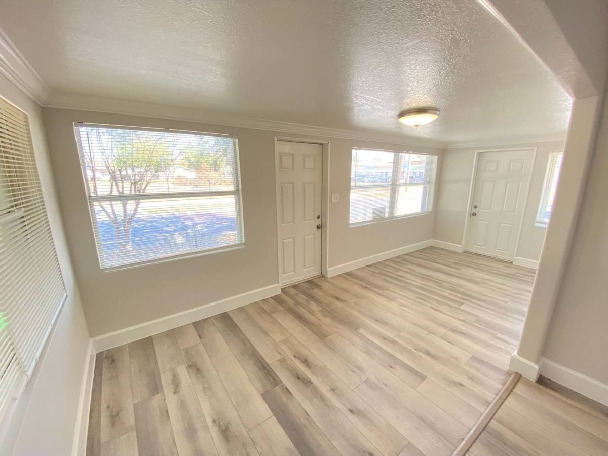 812 W Livingston St #A - Photo 2 of 10