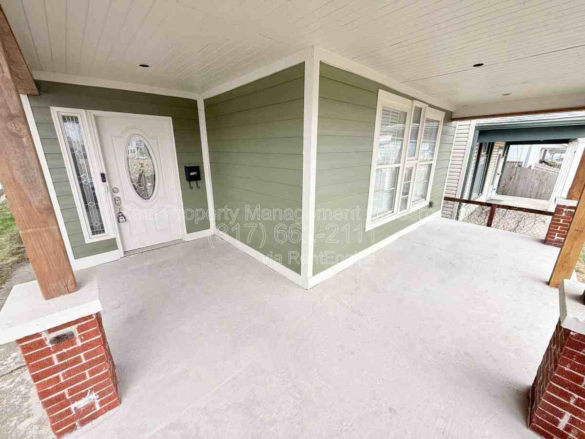 1135 Spann Ave - Photo 3 of 10