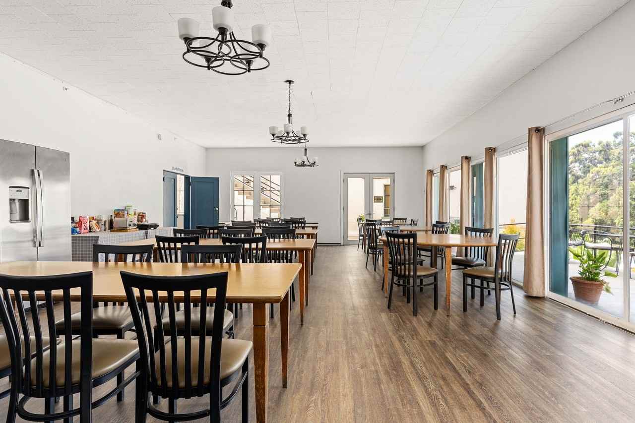 832 Hilgard Ave - Photo 2 of 28