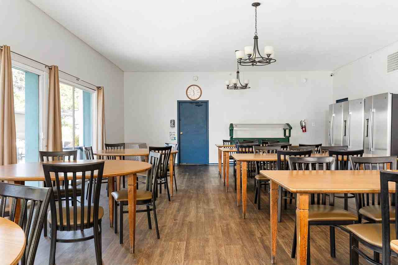 832 Hilgard Ave - Photo 5 of 28