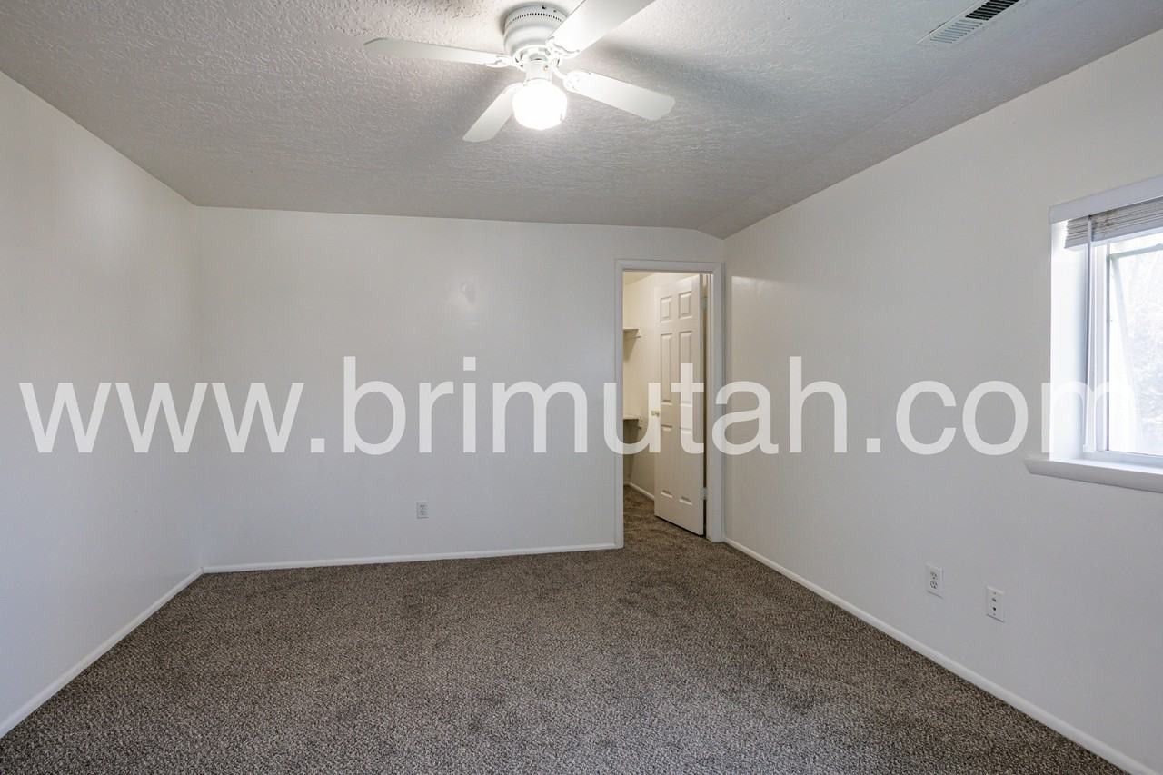 3738 S St #A - Photo 3 of 26