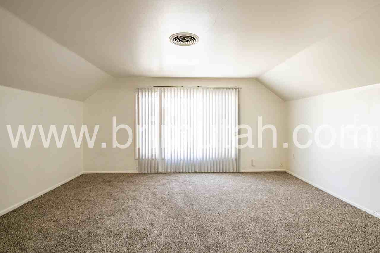 3738 S St #A - Photo 4 of 26