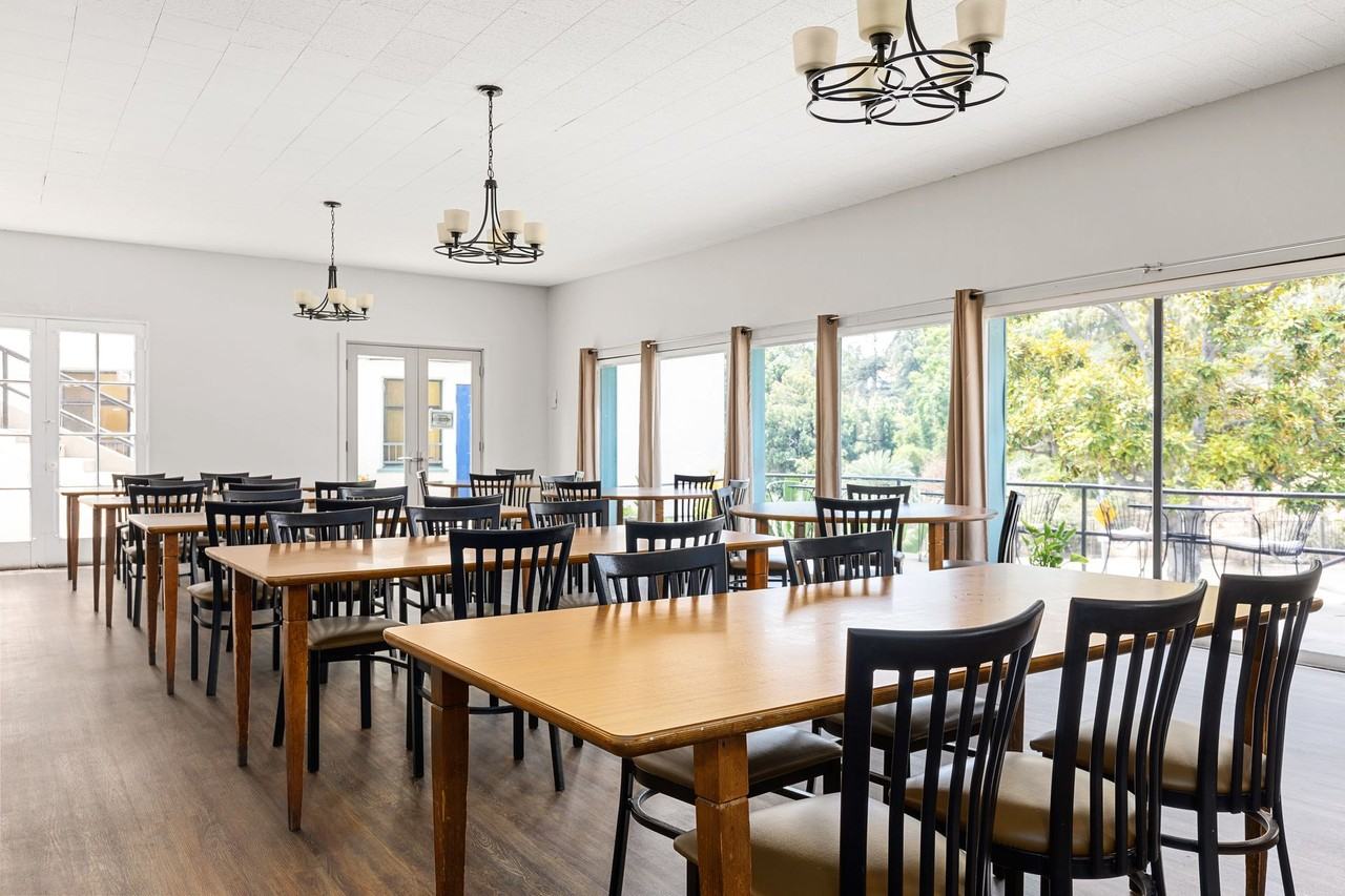 840 Hilgard Ave - Photo 3 of 28