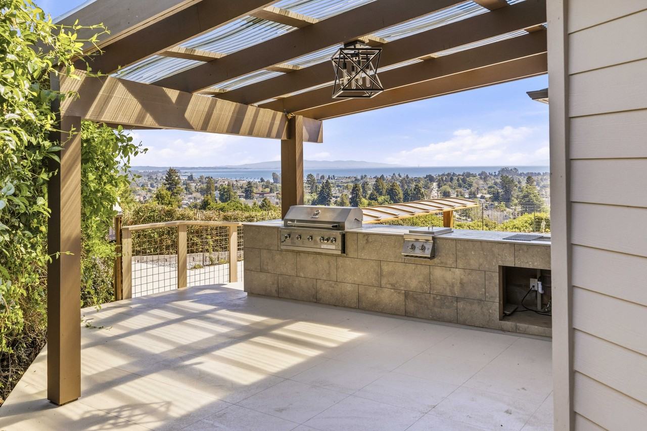 129 Archer Dr - Photo 2 of 43