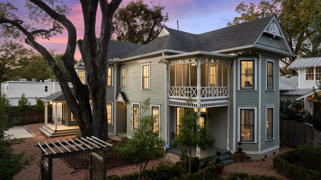 4104 Avenue F - Photo 2 of 40