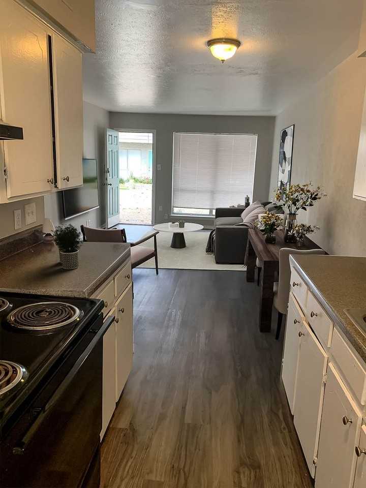 Monarch Court - Photo 4 of 32