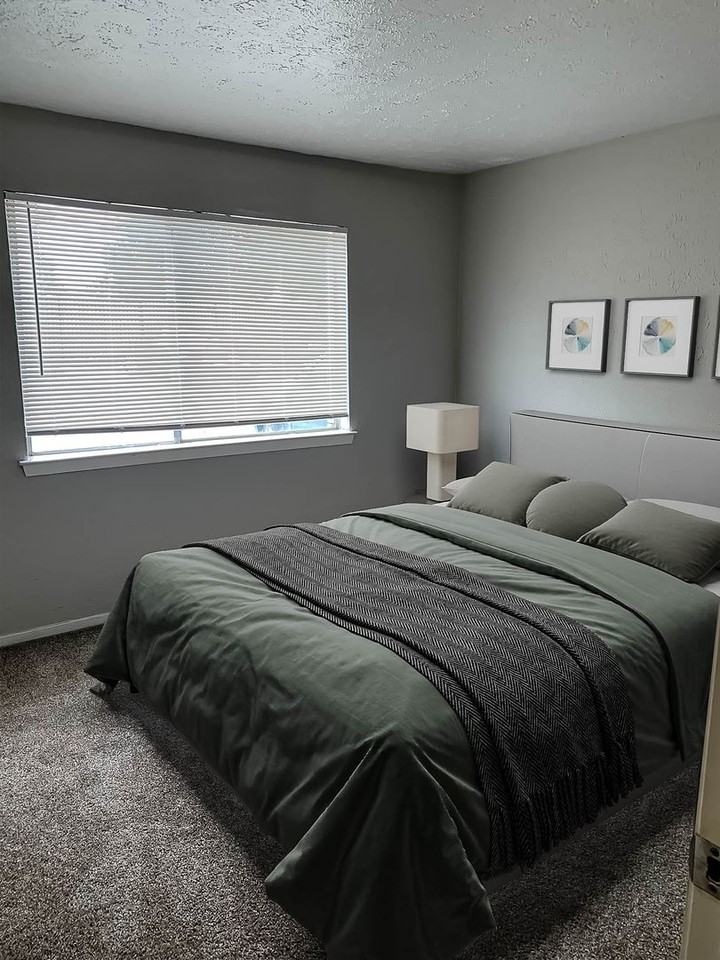 Monarch Court - Photo 5 of 32