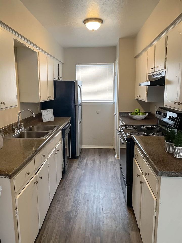 Monarch Court - Photo 6 of 32