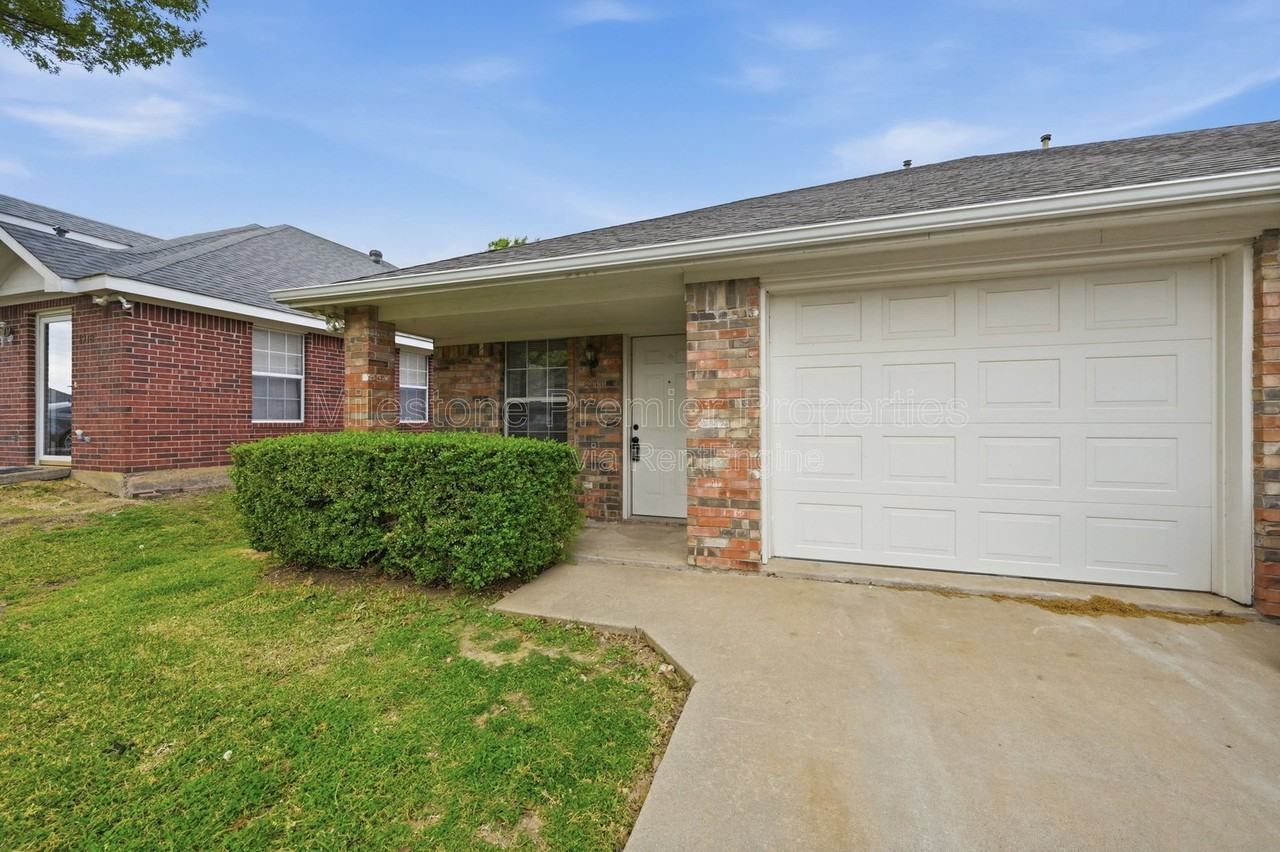 2000 Monte Cristo Way - Photo 3 of 24