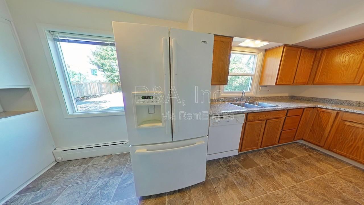 426 Nw 25th St - Photo 3 of 14