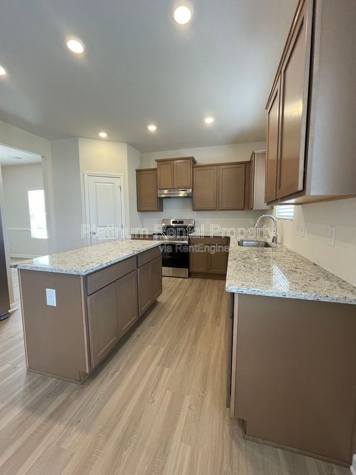 74 Hampton Ridge Way - Photo 7 of 31