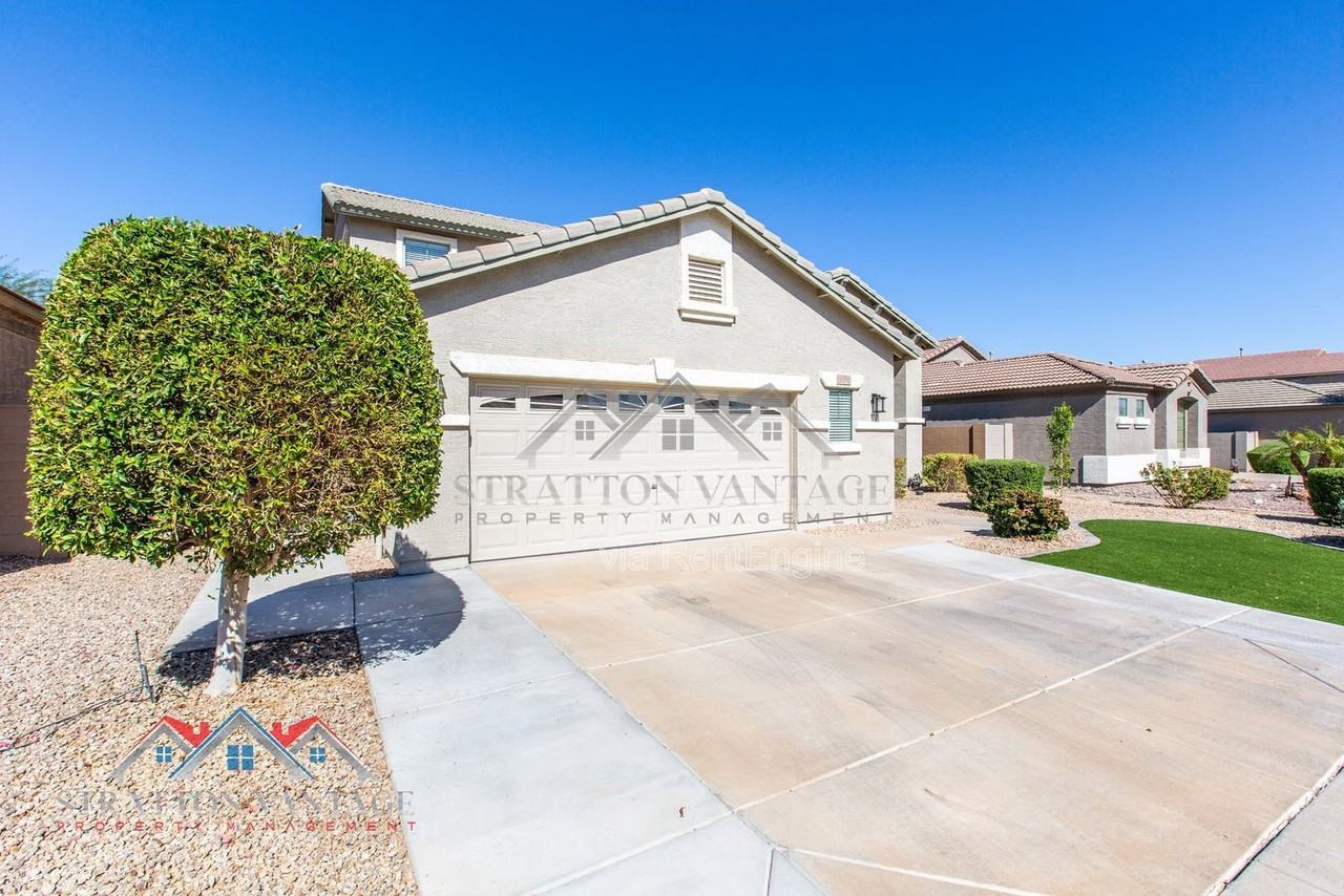 17932 W Caribbean Ln - Photo 3 of 50