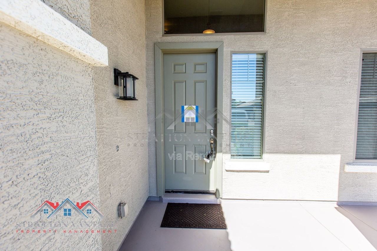 17932 W Caribbean Ln - Photo 6 of 50