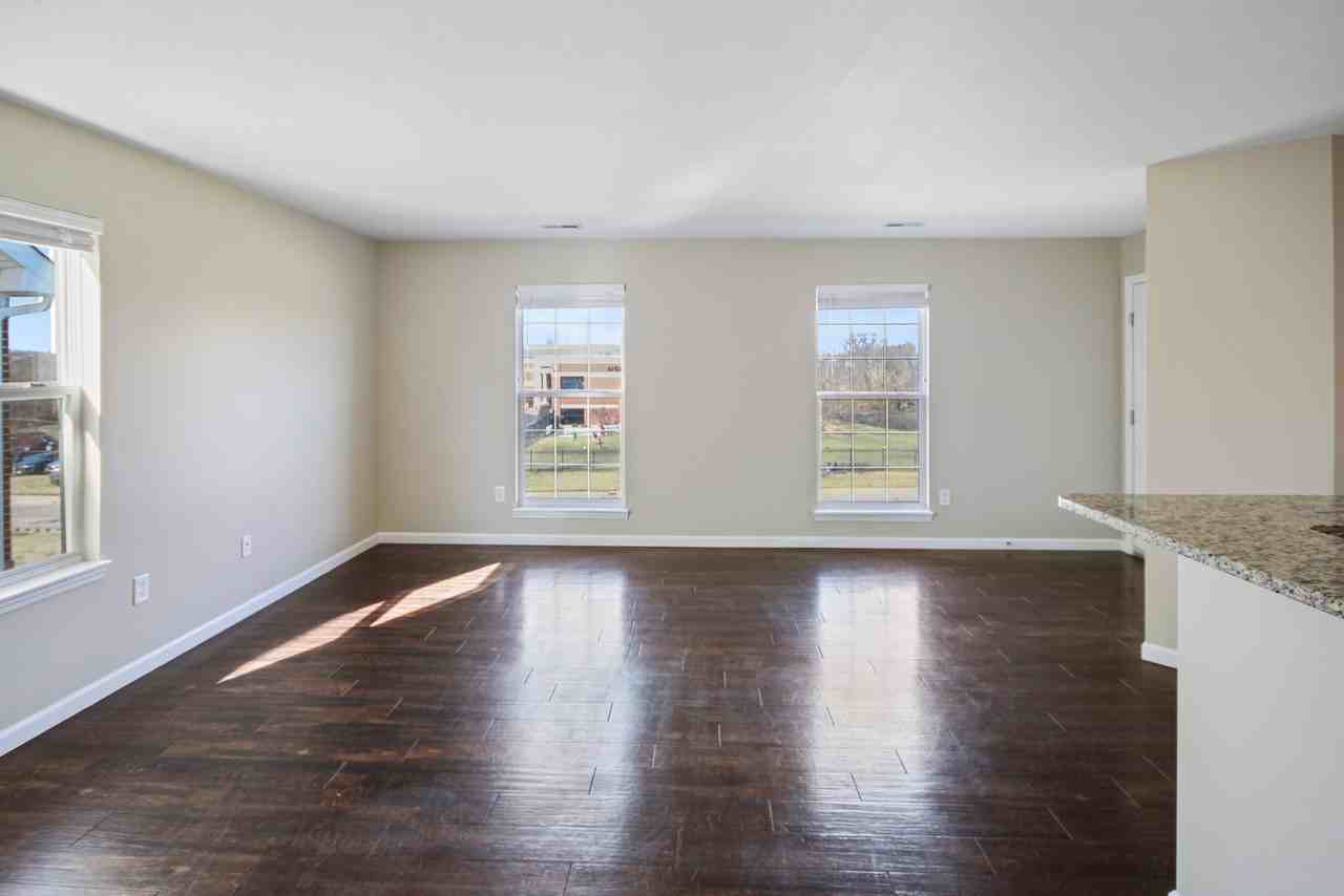 321 Stonewall Creek Dr - Photo 5 of 24