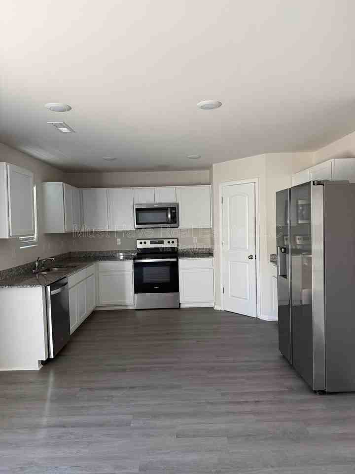 4814 Stone Dr - Photo 2 of 11