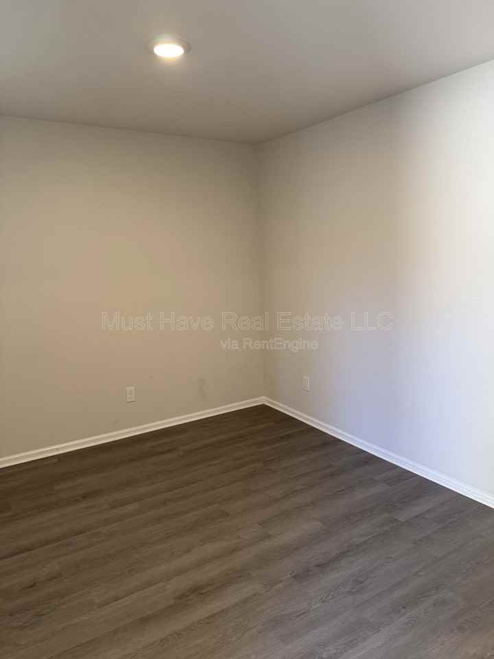 4814 Stone Dr - Photo 4 of 11