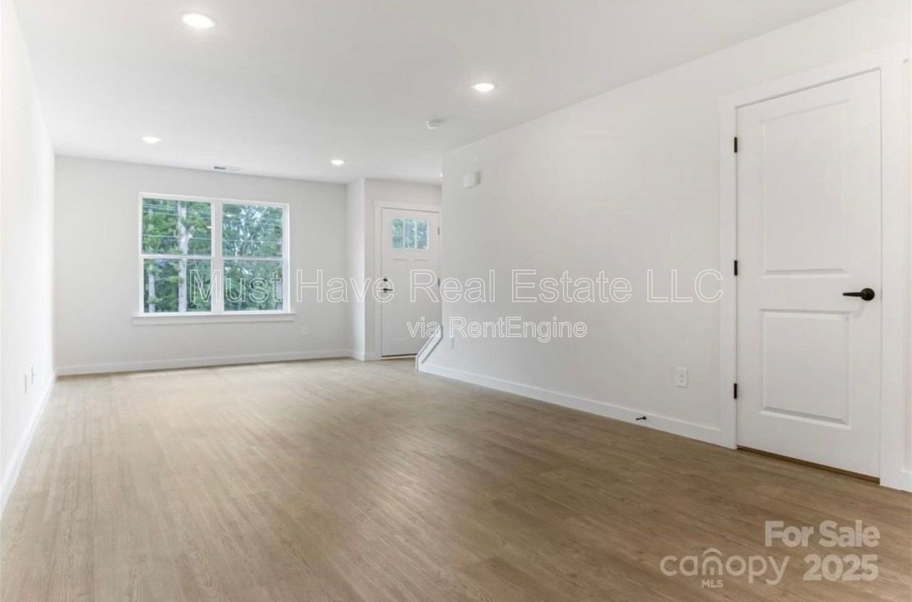 117 3rd Ave Se #1 - Photo 4 of 20