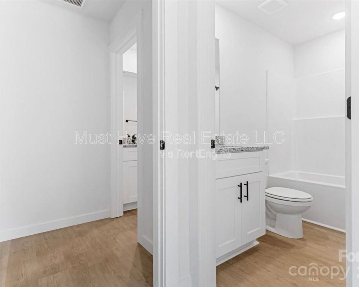 117 3rd Ave Se #1 - Photo 6 of 20