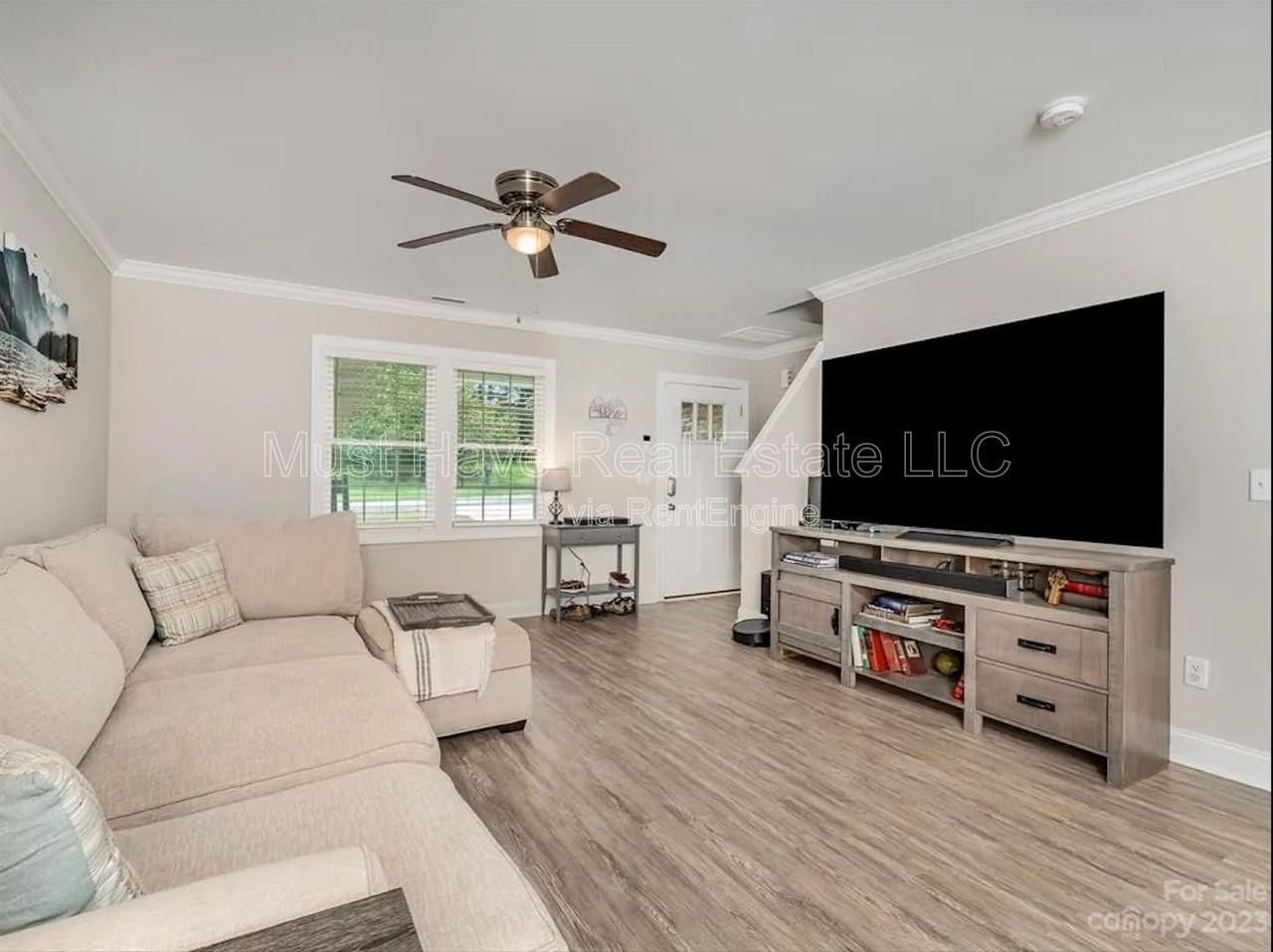 1328 26th Ave Ne - Photo 2 of 12