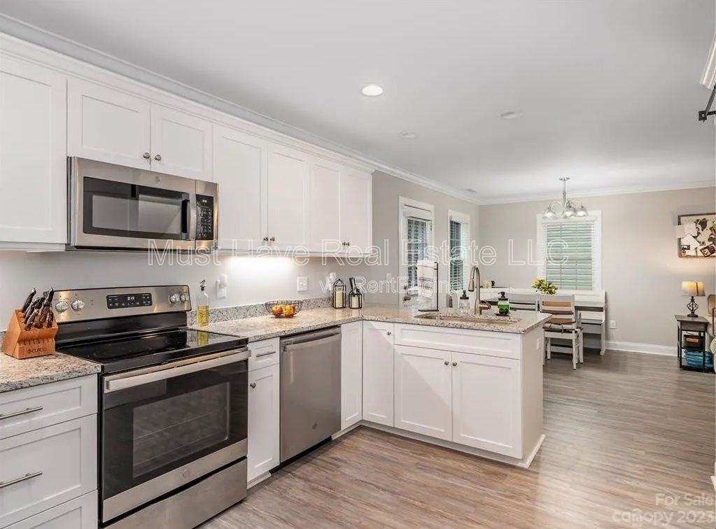 1328 26th Ave Ne - Photo 4 of 12