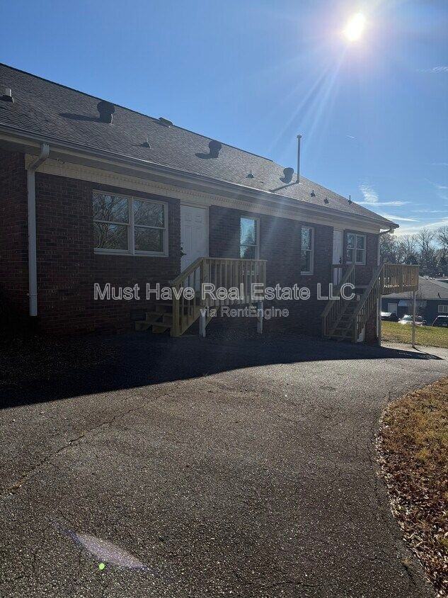 518 4th St Sw #1 - Photo 2 of 10