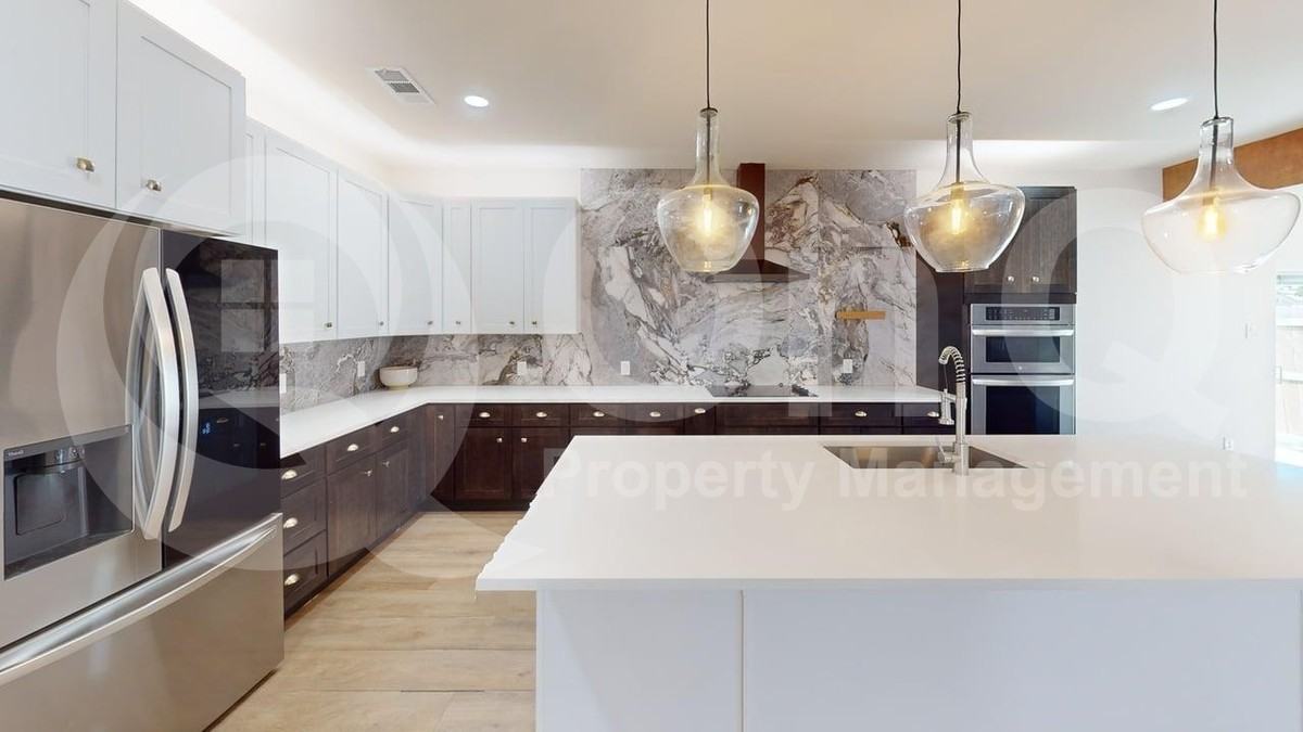 2517 Canterbury Ct - Photo 5 of 21